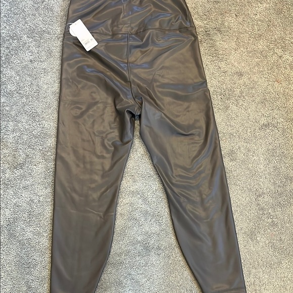 Yogalicious Lady Love Ankle Tight Faux Leather NWT Gray Super High Rise Leggings - Picture 8 of 16